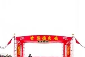 《第七次日落》封面：天台边缘的落日与栏杆